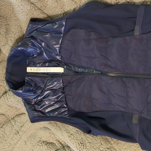 Lululemon Down For it All vest size 10 PERFECT! - Picture 2 of 8